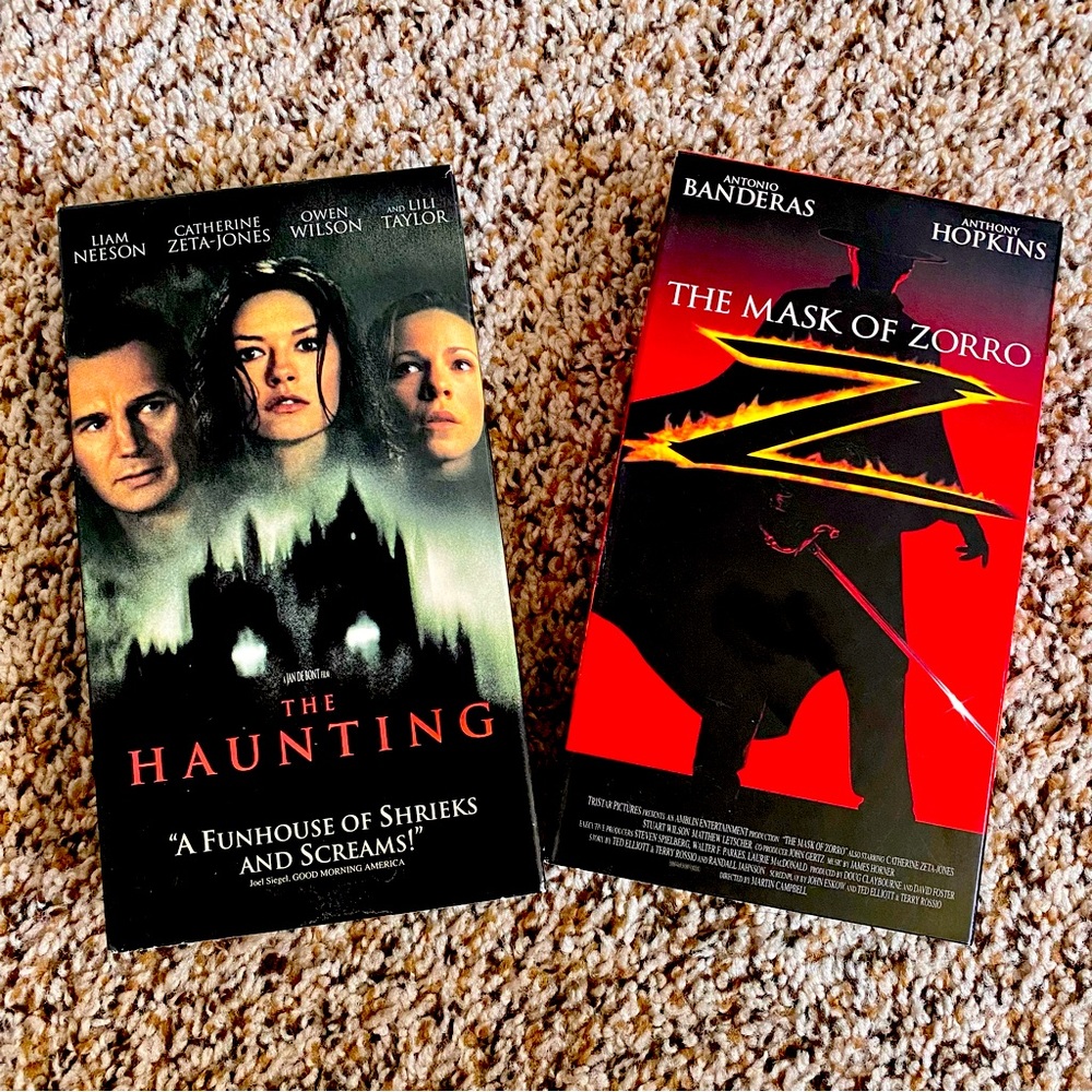 VHS Movie Bundle ~ The Mask of Zorro (1998) & The Haunting (1999) 📼📼🎥